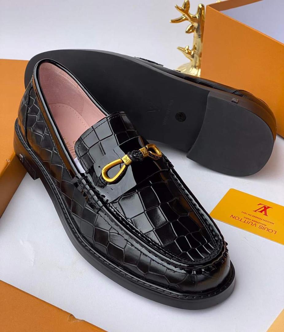 Black Men's Crocodile Texture Loafers with Gold Buckle
