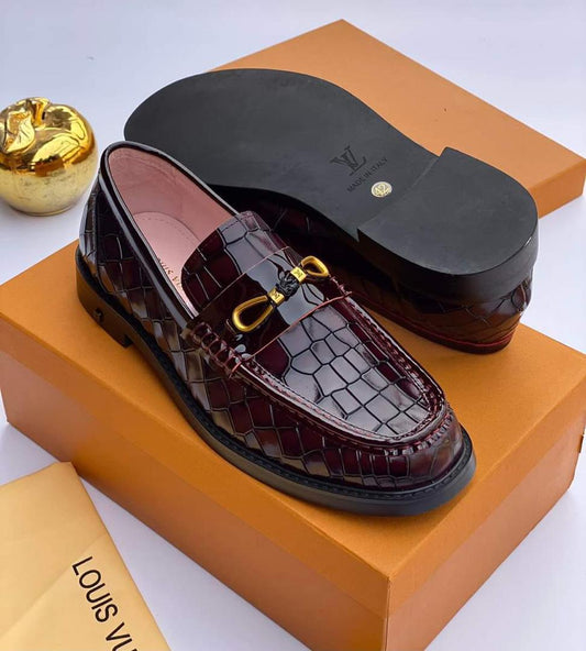 Men's Crocodile Texture Loafers with Gold Buckle - Wine
